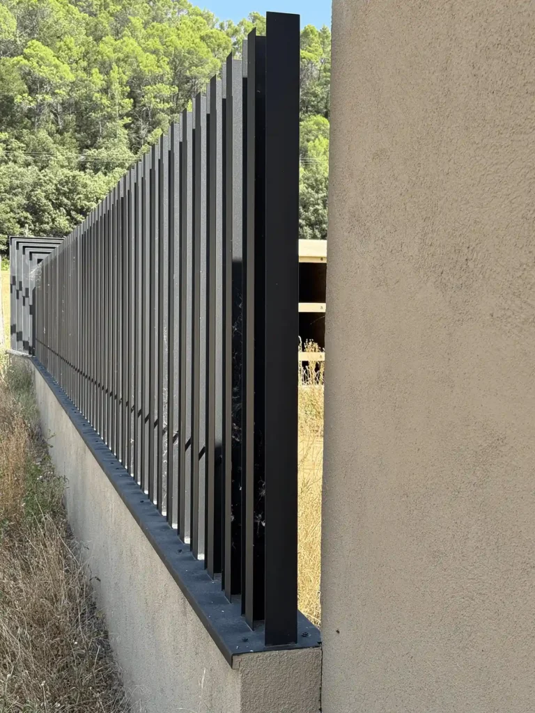 Perspectiva de valla perimetral